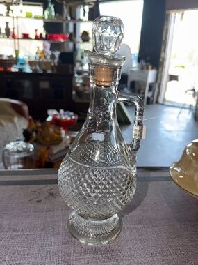 Vintage 1976 Mogen David Clear Pressed Glass wine decanter